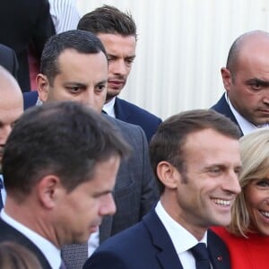 Le président de la République française Emmanuel Macron et sa femme la première dame Brigitte Macron visitent la Maison Charles-Aznavour à Erevan, Arménie, le 11 octobre 2018. © Dominique Jacovides/Bestimage