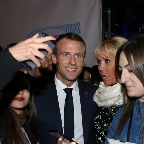 Le président de la République française Emmanuel Macron et sa femme la première dame Brigitte Macron assistent au concert en hommage à Charles Aznavour sur la place de la Répulique à Erevan, Arménie, le 11 octobre 2018. © Dominique Jacovides/Bestimage