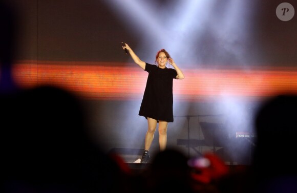 La chanteuse Zaz - Le président de la République française et sa femme la Première Dame assistent au concert en hommage à Charles Aznavour sur la place de la Répulique à Erevan, Arménie, le 11 octobre 2018. © Dominique Jacovides/Bestimage