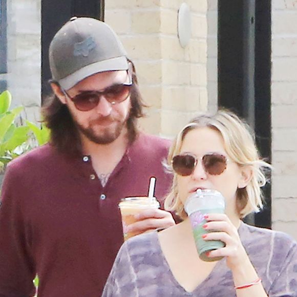 Kate Hudson, enceinte, et son compagnon Danny Fujikawa en balade shopping à Los Angeles le 24 septembre 2018.