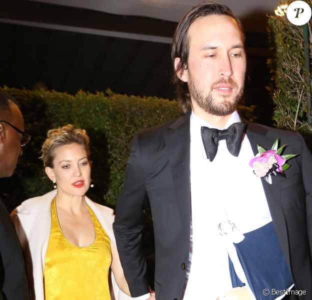 Kate Hupton, enceinte et son compagnon Danny Fujikawa - Les célébrités quittent la soirée qui est censé être le mariage de Gwyneth Paltrow et de son fiancé Brad Falchuk à Los Angeles le 14 avril 2018.