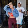 Justin Bieber et sa femme Hailey Baldwin sont allés déjeuner en amoureux à Los Angeles. Le 15 octobre 2018.