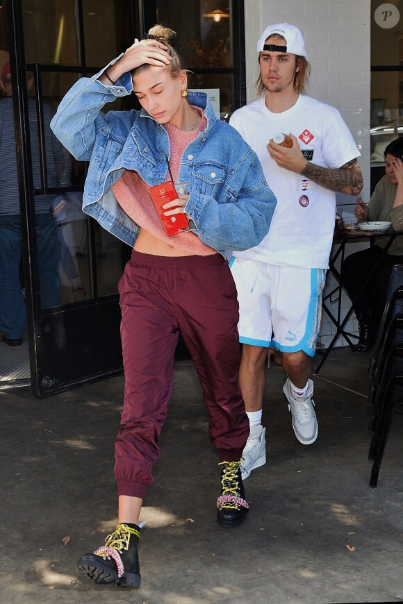 Justin Bieber et sa femme Hailey Baldwin sont allés déjeuner en amoureux à Los Angeles. Le 15 octobre 2018.
