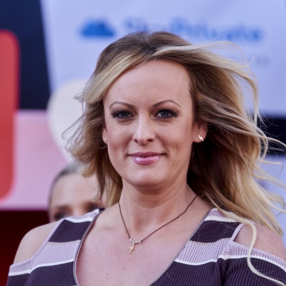 Stormy Daniels arrive pour l'ouverture du salon international de l'érotisme, Venus 2018, à Berlin le 11 octobre 2018.