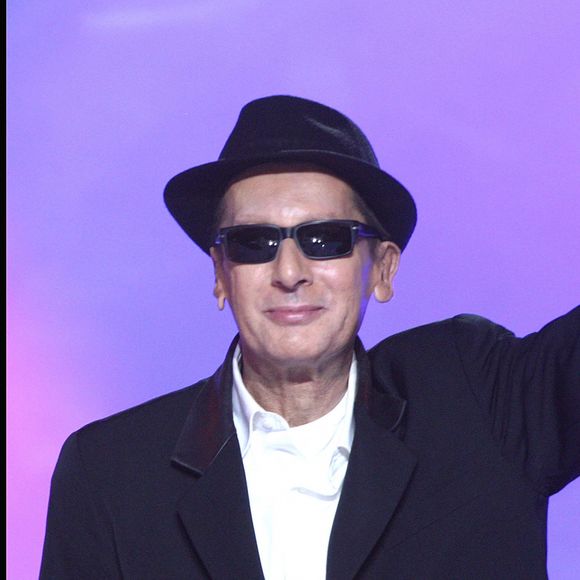 Alain Bashung doublement récompensé lors des Victoires de la musique à Paris, le 28 février 2009.