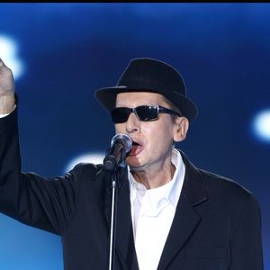 Alain Bashung doublement récompensé lors des Victoires de la musique à Paris, le 28 février 2009.