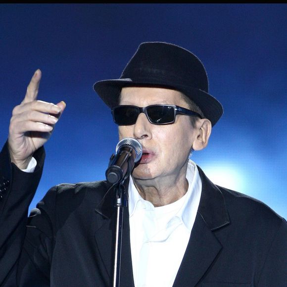 Alain Bashung doublement récompensé lors des Victoires de la musique à Paris, le 28 février 2009.