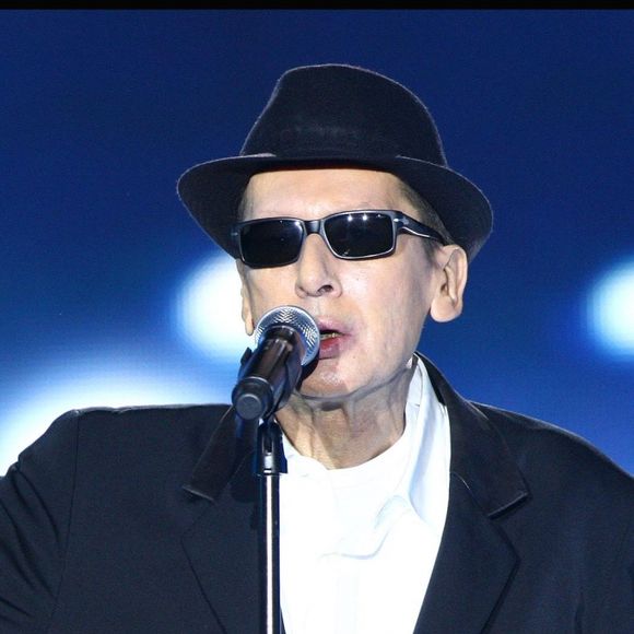 Alain Bashung doublement récompensé lors des Victoires de la musique à Paris, le 28 février 2009.