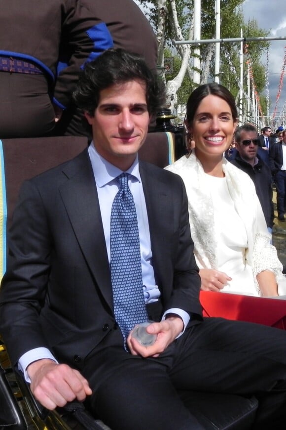 Fernando Fitz-James Stuart (futur duc d'Albe) et Sofía Palazuelo à la foire de Séville le 15 avril 2016.