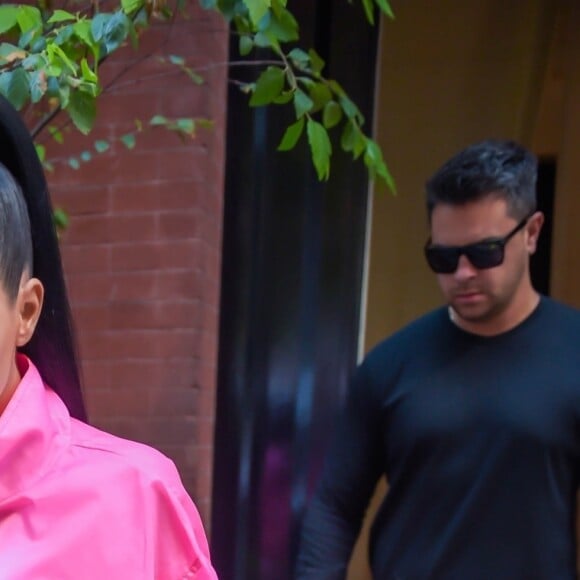 Kim Kardashian et sa fille North West - Kim Kardashian arrive avec ses enfants à la soirée SNL de son mari K. West & L. Pump à New York, le 29 septembre 2018.