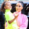 Kim Kardashian et sa fille North West portent des vêtements fluorescents dans les rues de New York, le 29 septembre 2018.