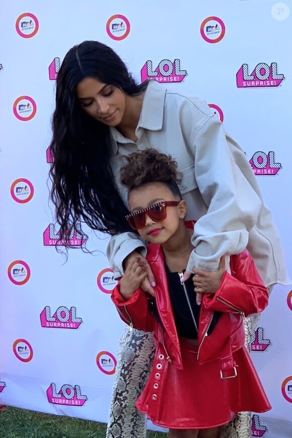 Exclusif - Kim Kardashian et sa fille North West lors du LOL Kids Fashion Show à Los Angeles le 22 septembre 2018.