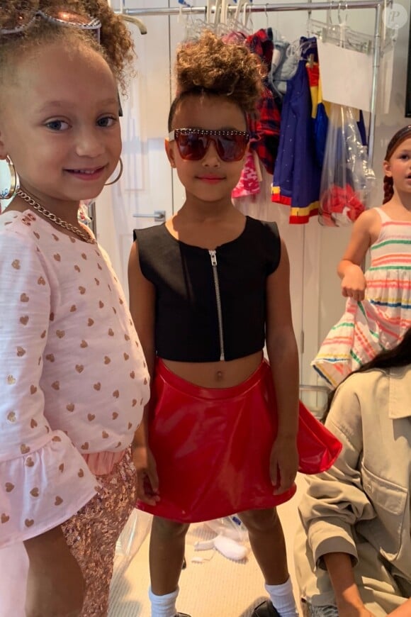 Exclusif - Kim Kardashian et sa fille North West lors du LOL Kids Fashion Show à Los Angeles le 22 septembre 2018.