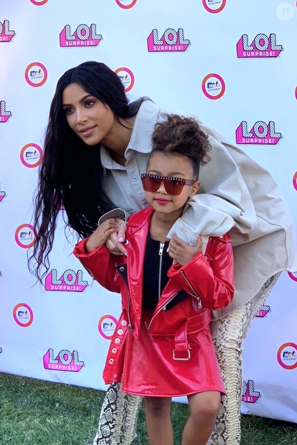 Exclusif - Kim Kardashian et sa fille North West lors du LOL Kids Fashion Show à Los Angeles le 22 septembre 2018.