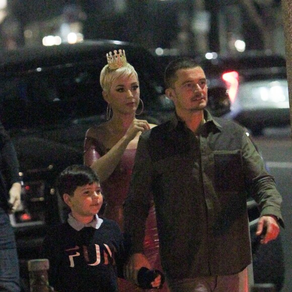 Katy Perry fête son anniversaire au Barton G Restaurant ! West Hollywood, Los Angeles, le 25 octobre 2018, avec Orlando Bloom et son fils Flynn.