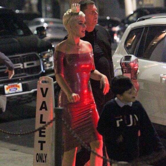 Katy Perry fête son anniversaire au Barton G Restaurant ! West Hollywood, Los Angeles, le 25 octobre 2018, avec Orlando Bloom et son fils Flynn.