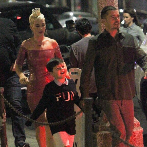 Katy Perry fête son anniversaire au Barton G Restaurant ! West Hollywood, Los Angeles, le 25 octobre 2018, avec Orlando Bloom et son fils Flynn.