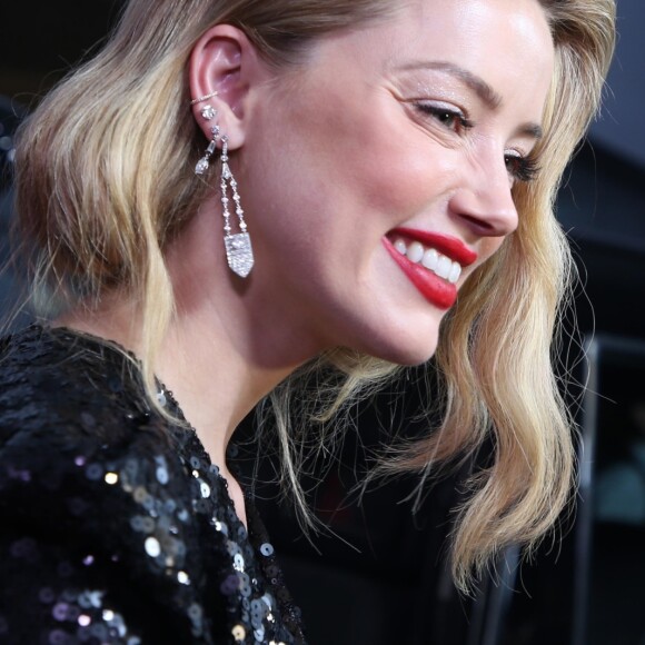 Amber Heard (robe Elie Saab) à la première de "London Fields" au London Hotel à Los Angeles, le 25 octobre 2018.