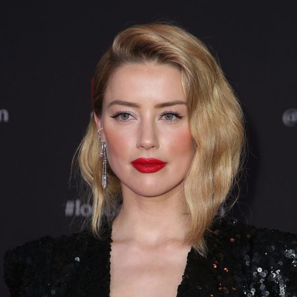 Amber Heard (robe Elie Saab) à la première de "London Fields" au London Hotel à Los Angeles, le 25 octobre 2018.