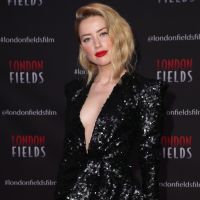 Amber Heard : Affolante en décolleté et robe fendue, loin de Johnny Depp