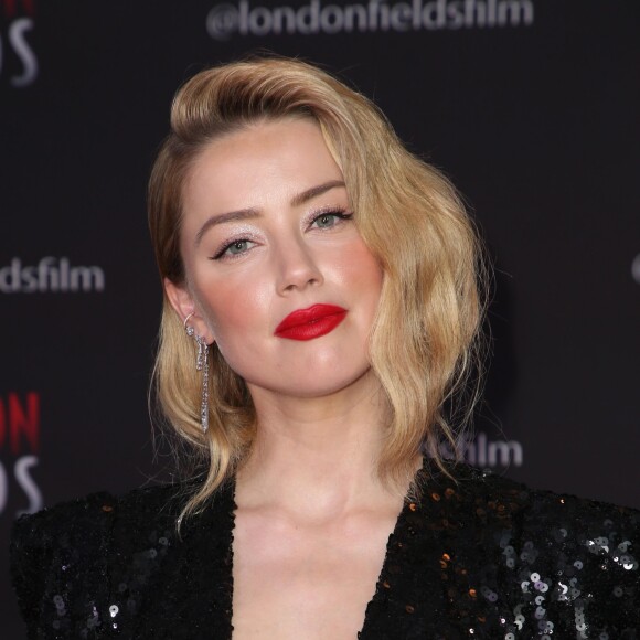 Amber Heard (robe Elie Saab) à la première de "London Fields" au London Hotel à Los Angeles, le 25 octobre 2018.