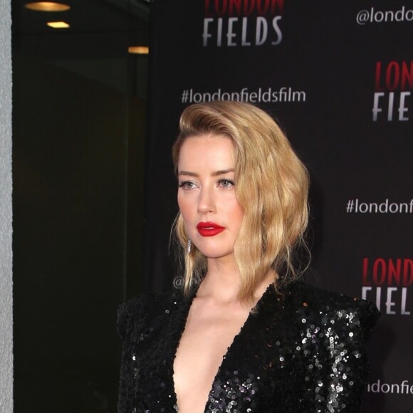 Amber Heard (robe Elie Saab) à la première de "London Fields" au London Hotel à Los Angeles, le 25 octobre 2018.