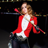 Lily-Rose Depp : Maîtresse de cirque sexy pour Halloween !