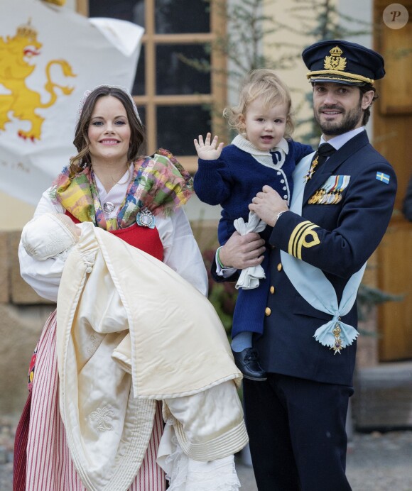 La princesse Sofia, le prince Carl Philip et leurs enfants le prince Gabriel et le prince Alexander - Baptême du prince Gabriel de Suède à la chapelle du palais Drottningholm à Stockholm le 1er décembre 2017.
