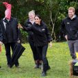 Le prince Harry, duc de Sussex, et Meghan Markle, duchesse de Sussex, assistent à l'inauguration d'un site de 20 hectares pour The Queen's Commonwealth Canopy à Auckland, Nouvelle-Zélande, le 30 octobre 2018. Après avoir dévoilé la plaque, ils ont participé à un lancé de bottes avec des écoliers de la région.