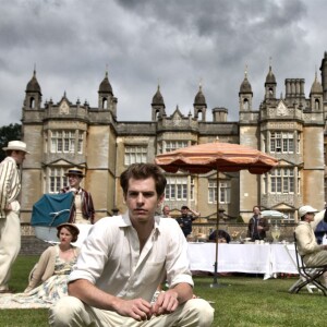 Andrew Garfield dans le film Breathe, d'Andy Serkis.