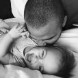 Tony Parker avec ses fils Liam. Photo publiée sur Instagram en juillet 2017.