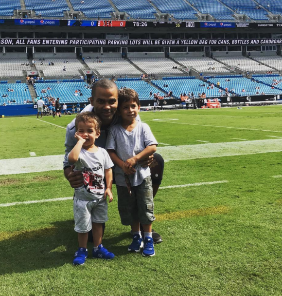 Tony Parker avec ses fils Josh et Liam en septembre 2018.