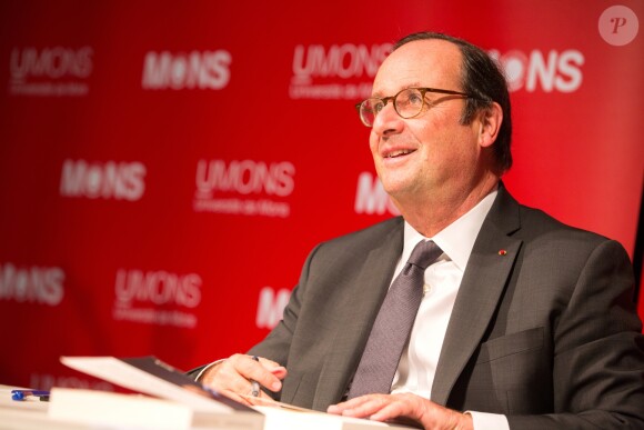 Exclusif - L'ancien président français François Hollande en visite en Belgique, à Mons, lors d'une dédicace de son livre " Les leçons du pouvoir " et d'une conférence devant 800 personnes à l'université de Mons ( UMons ), à Mons, Belgique, le 30 octobre 2018.