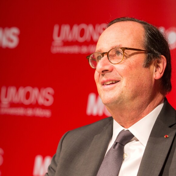 Exclusif - L'ancien président français François Hollande en visite en Belgique, à Mons, lors d'une dédicace de son livre " Les leçons du pouvoir " et d'une conférence devant 800 personnes à l'université de Mons ( UMons ), à Mons, Belgique, le 30 octobre 2018.