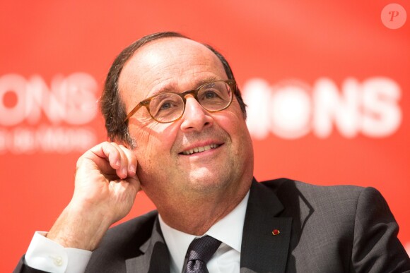 Exclusif - L'ancien président français François Hollande en visite en Belgique, à Mons, lors d'une dédicace de son livre " Les leçons du pouvoir " et d'une conférence devant 800 personnes à l'université de Mons ( UMons ), à Mons, Belgique, le 30 octobre 2018.