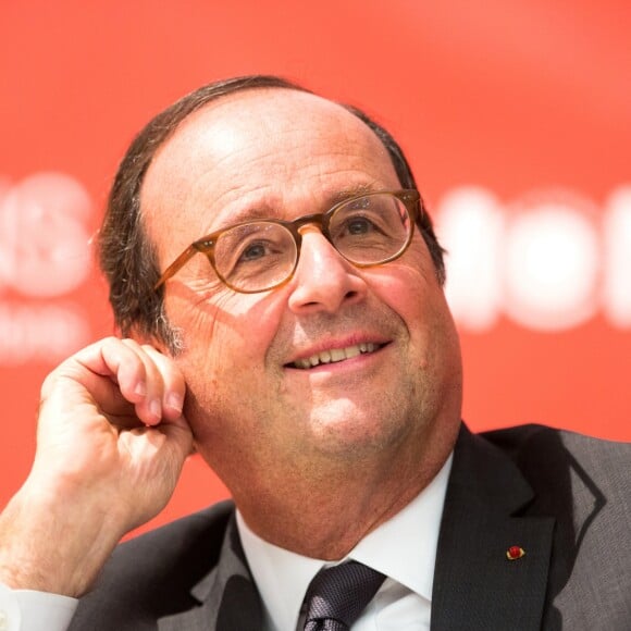 Exclusif - L'ancien président français François Hollande en visite en Belgique, à Mons, lors d'une dédicace de son livre " Les leçons du pouvoir " et d'une conférence devant 800 personnes à l'université de Mons ( UMons ), à Mons, Belgique, le 30 octobre 2018.