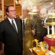 Semi-exclusif : L'ancien président français François Hollande en visite en Belgique, à Mons, lors d'une visite avec Elio Di Rupo ( Maire de la ville de Mons ) du célèbre musée de l'horlogerie, musée François Duesberg à Mons, Belgique, le 30 octobre 2018.