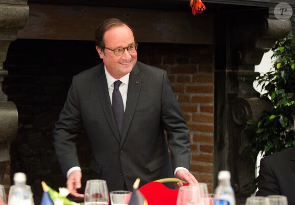 Exclusif - L'ancien président français François Hollande en visite en Belgique, à Mons, rencontre le bourgmestre ( Maire ) sortant de Mons Elio Di Rupo, lors d'une dédicace de son livre " Les leçons du pouvoir " et d'un déjeuner conférence à Mons, Belgique, le 30 octobre 2018.