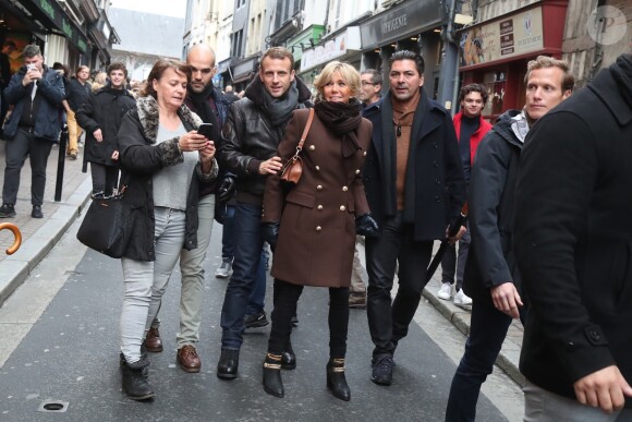 Le président de la République française Emmanuel Macron et sa femme la Première Dame Brigitte Macron en week-end de 3 jours à Honfleur le 1er novembre 2018.