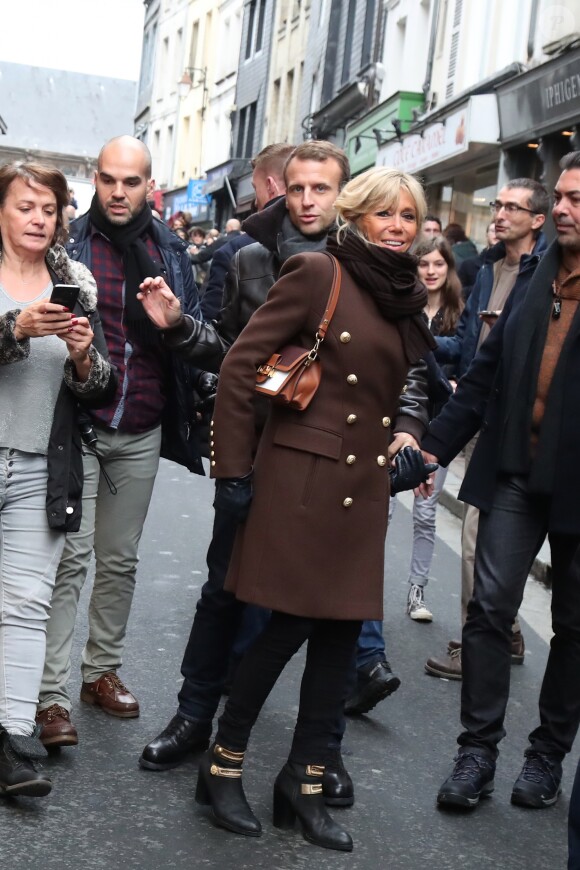 Le président de la République française Emmanuel Macron et sa femme la Première Dame Brigitte Macron en week-end de 3 jours à Honfleur le 1er novembre 2018.