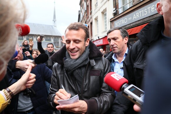 Le président de la République française Emmanuel Macron et sa femme la Première Dame Brigitte Macron en week-end de 3 jours à Honfleur le 1er novembre 2018.