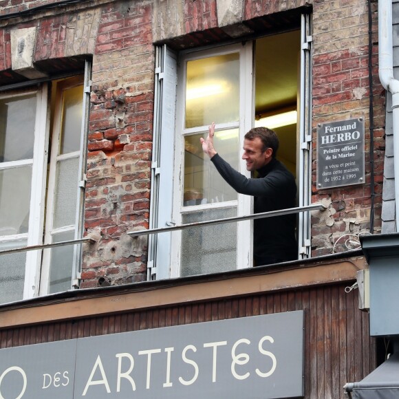 Le président de la République française Emmanuel Macron et sa femme la Première Dame Brigitte Macron en week-end de 3 jours à Honfleur le 1er novembre 2018.