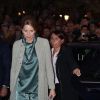 La reine Noor de Jordanie arrivant au concert donné pour le 80e anniversaire de la reine Sofia d'Espagne, le 2 novembre 2018 à Madrid, sous la direction de Placido Domingo.
