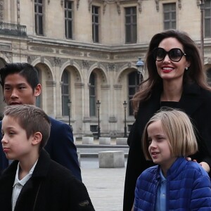 Angelina Jolie et ses enfants, Zahara, Pax Thien, Shiloh, Vivienne Marcheline, Knox Leon et Maddox à Paris. Le 30 janvier 2018