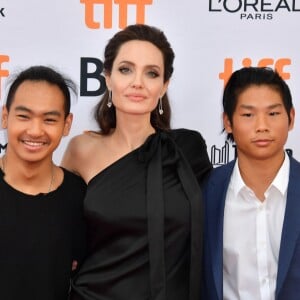 Angelina jolie avec ses enfants Pax et Maddox à la première de "First They Killed My Father" au Toronto International Film Festival 2017 (TIFF), le 11 septembre 2017. © Igor Vidyashev via Zuma Press/Bestimage