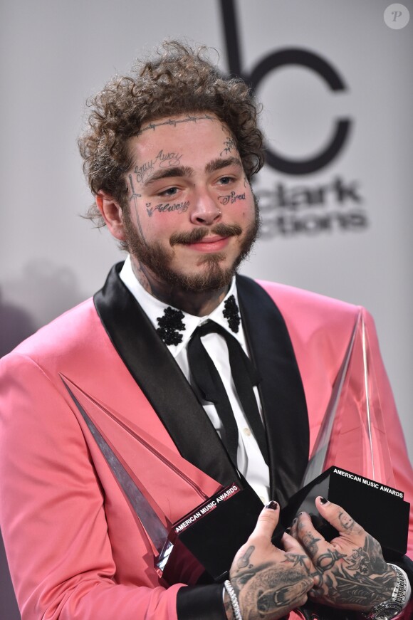 Post Malone le 9 octobre lors des American Music Awards à Los Angeles.