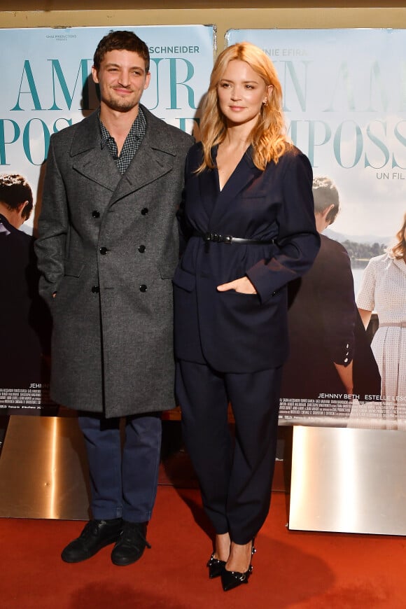 Niels Schneider et Virginie Efira lors de la première d'Un Amour Impossible à Paris le 5 novembre 2018.