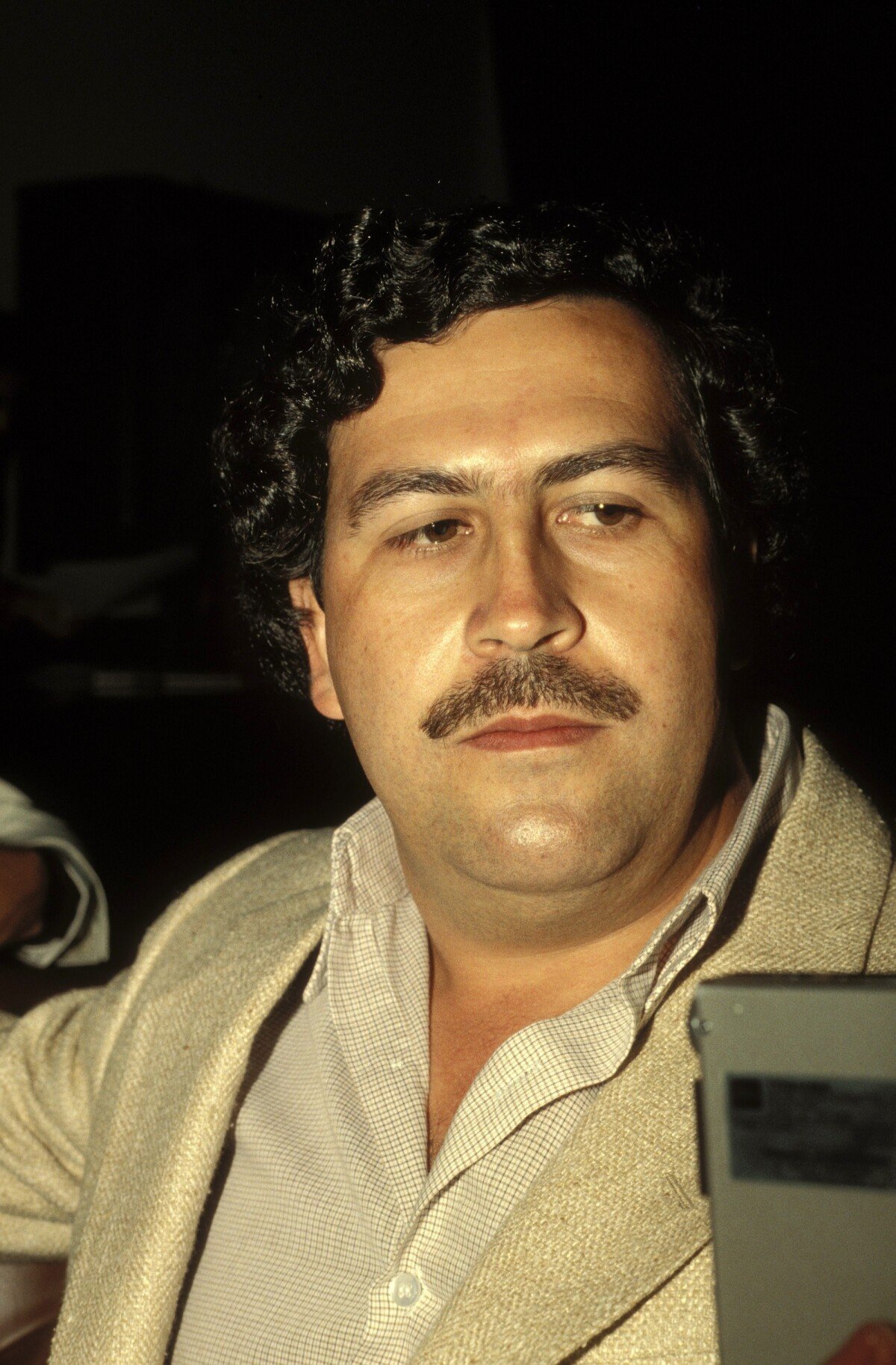 Photo : Pablo Escobar en Colombie en 1988. - Purepeople