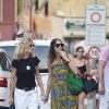Meg Ryan fait du shopping avec une amie à Portofino, Italie, le 5 août 2018.