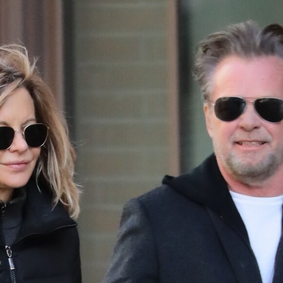 Exclusif - Meg Ryan et son compagnon john Mellencamp se baladent à New York le 22 mars 2018.